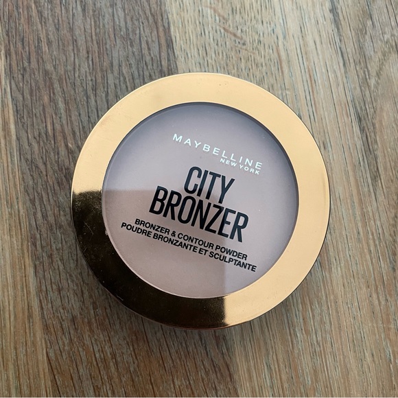 🌟 FREE Add-On Maybelline City Bronzer & Contour Powder - Picture 1 of 3